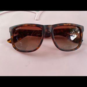 Ray-ban Justin classic in matte tortoise. No case.